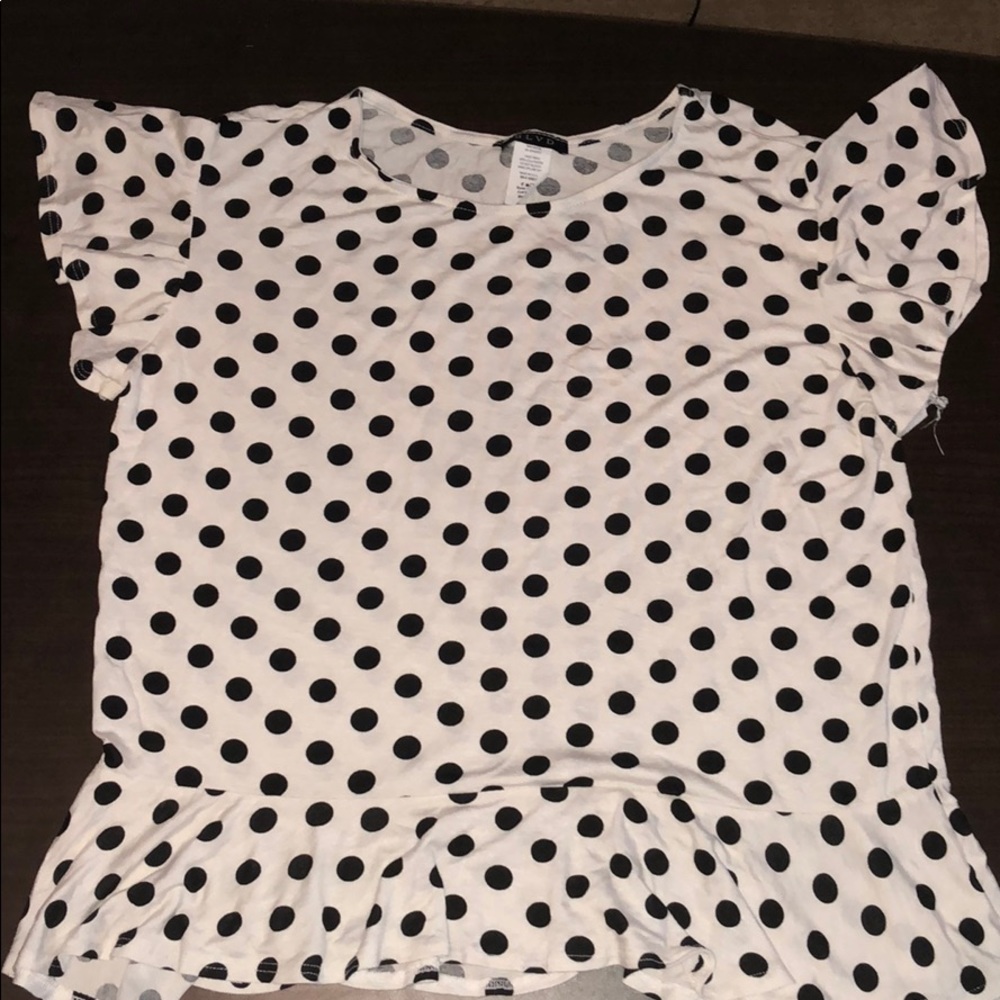 Beautiful BLVD shirt 🌸⚪️⚫️